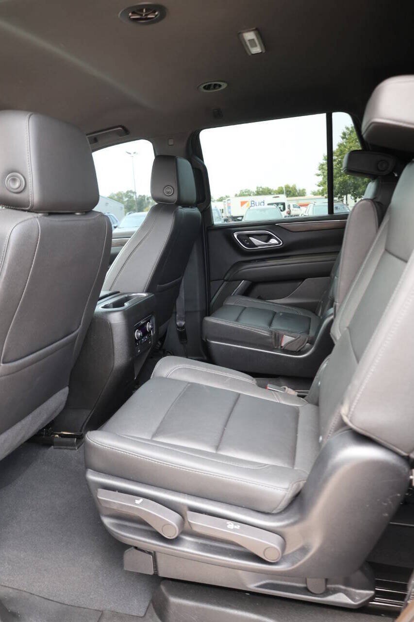 Used 2022 Chevrolet Tahoe Z71 w/ Luxury Package AWD/4WD image 18
