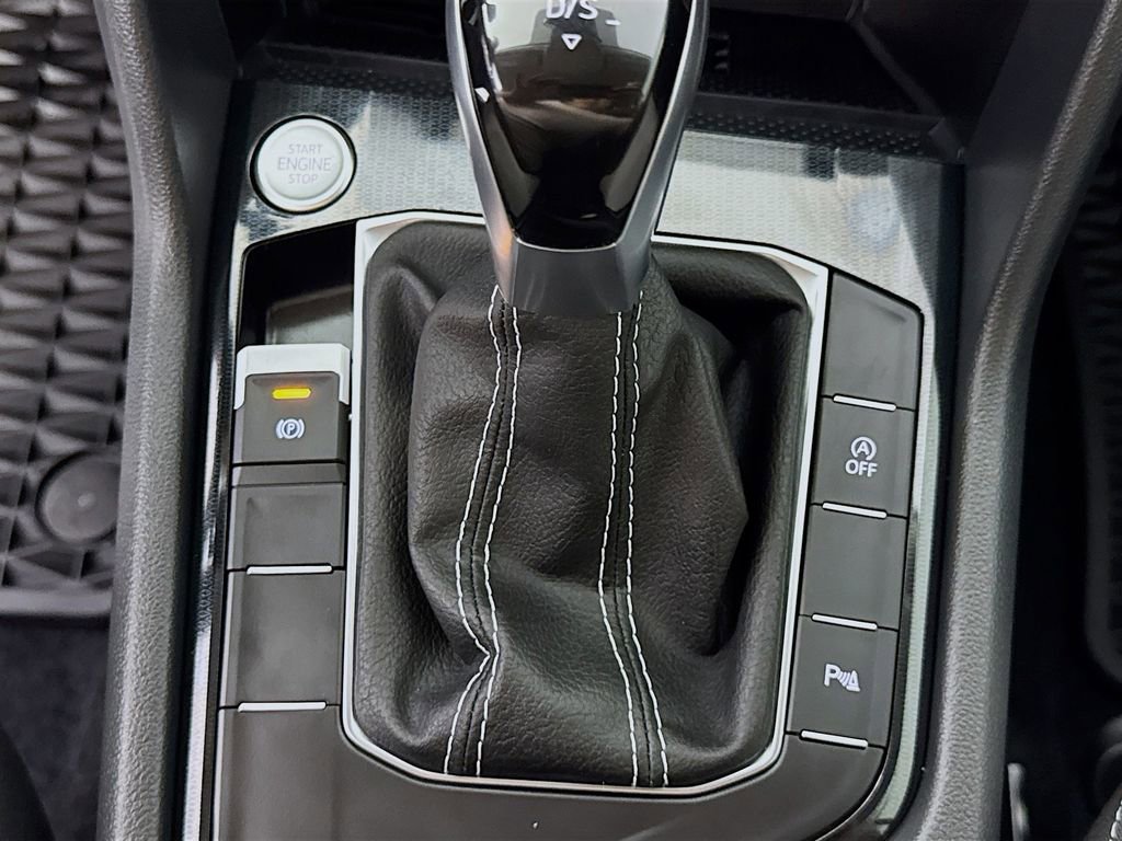 Used 2025 Volkswagen Taos SE image 21