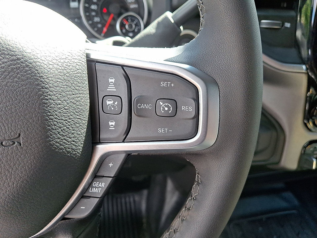 Used 2025 RAM 5500 4x4 Crew Cab image 10