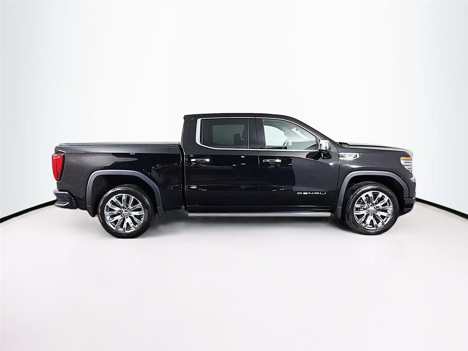 Used 2025 GMC Sierra 1500 Denali w/ Denali Reserve Package AWD/4WD image 8