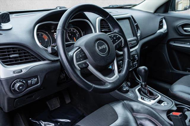 Used 2017 Jeep Cherokee Trailhawk w/ Cold Weather Group image 10