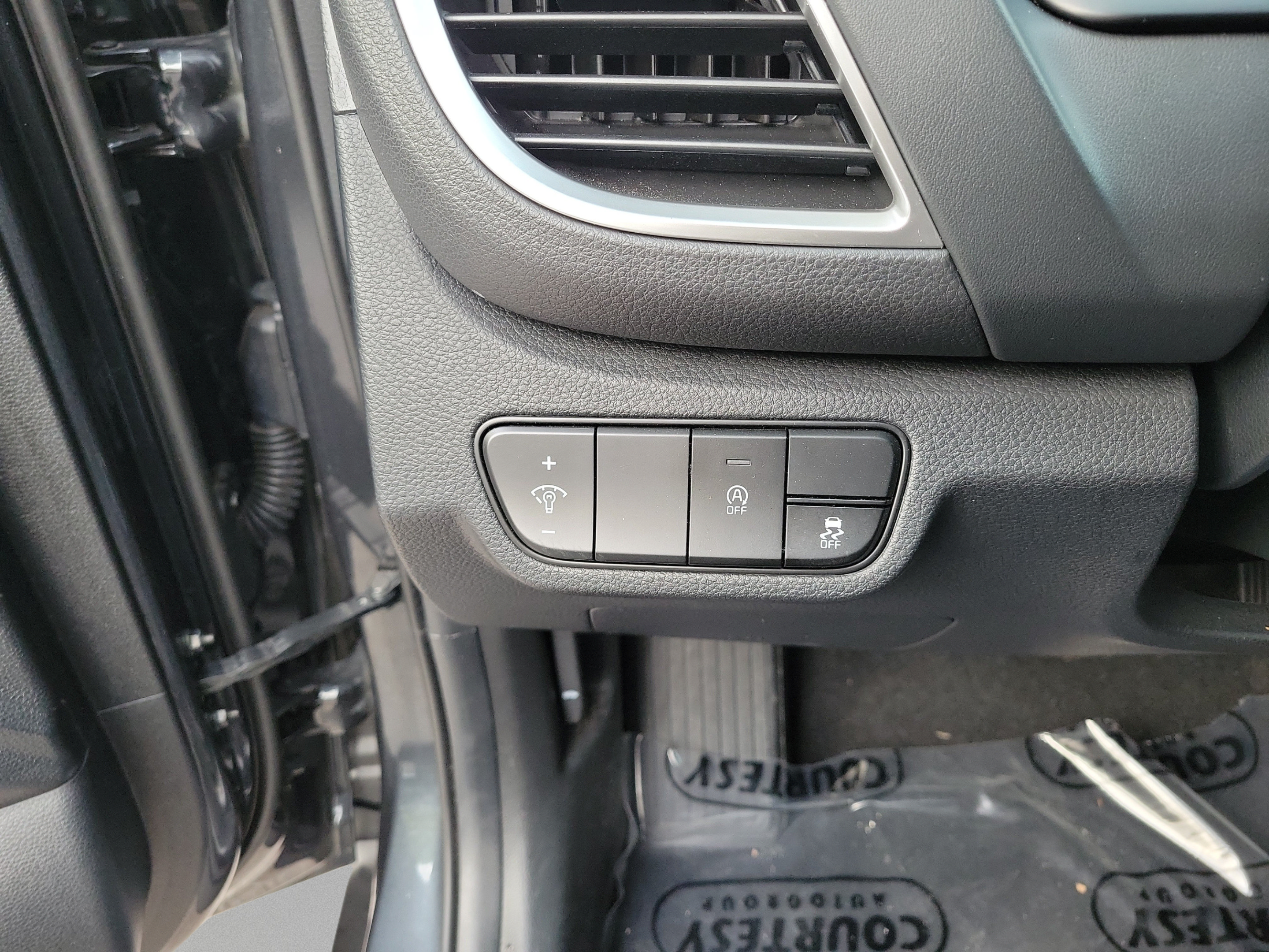 Certified 2025 Kia Seltos EX w/ EX Sunroof Package FWD image 26