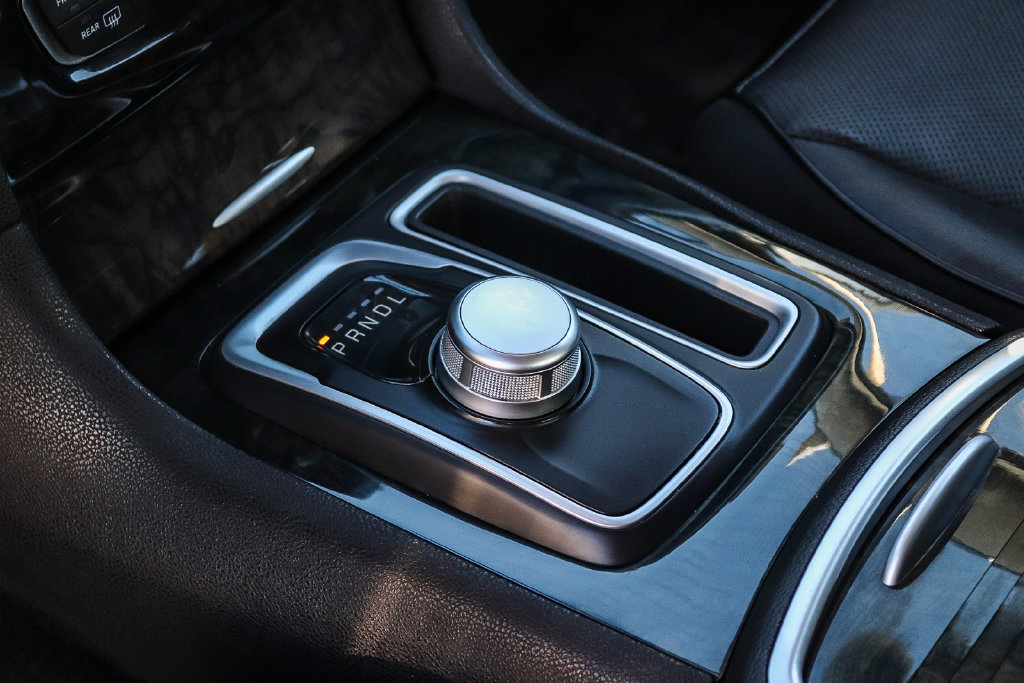 Used 2018 Chrysler 300 Limited AWD/4WD image 19