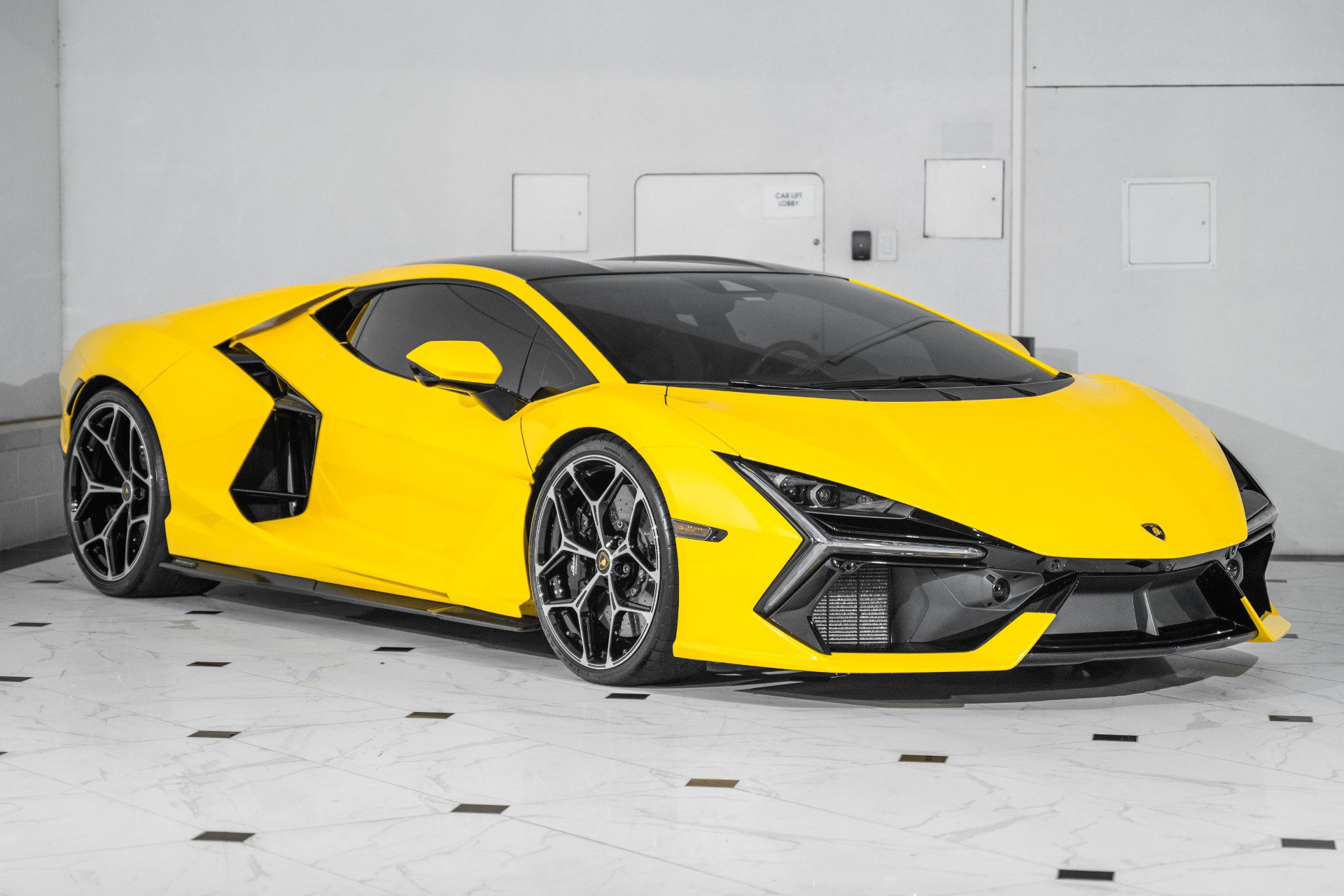 Used 2024 Lamborghini Revuelto image 3