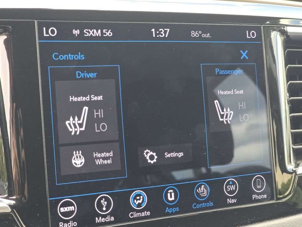 Used 2018 Chrysler Pacifica Touring-L Plus FWD image 4