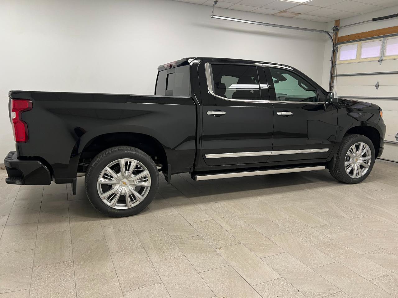New 2026 Chevrolet Silverado 1500 High Country AWD/4WD image 13