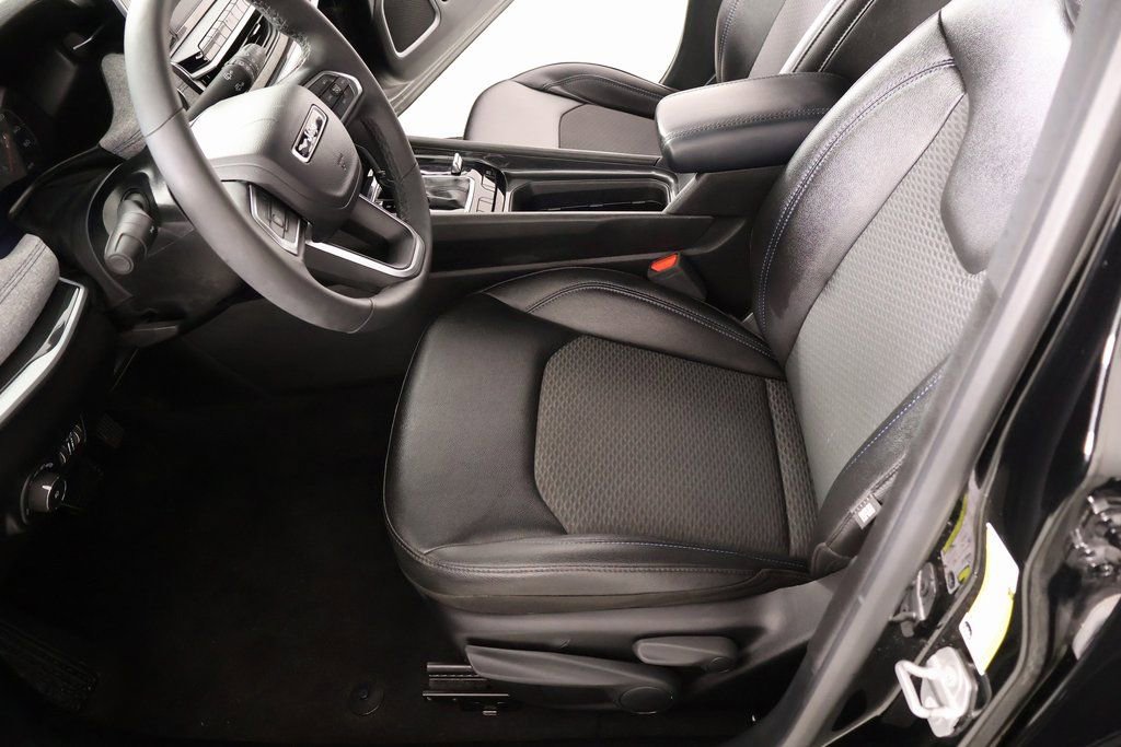 Used 2025 Jeep Compass Latitude image 11