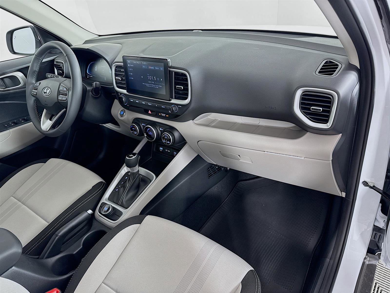 New 2025 Hyundai Venue SEL image 27