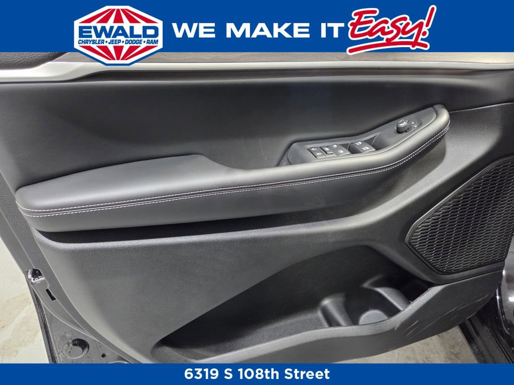 New 2025 Jeep Grand Cherokee L Limited w/ Trailer Tow Package image 12