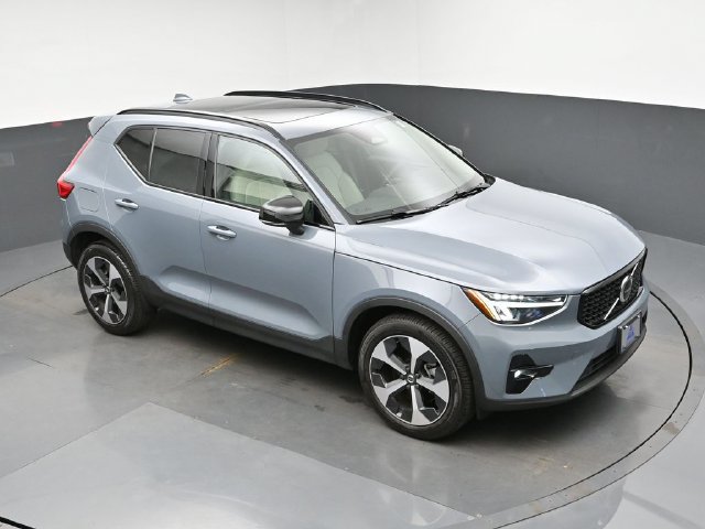 Used 2023 Volvo XC40 B5 Plus w/ Protection Package Premier AWD/4WD image 43