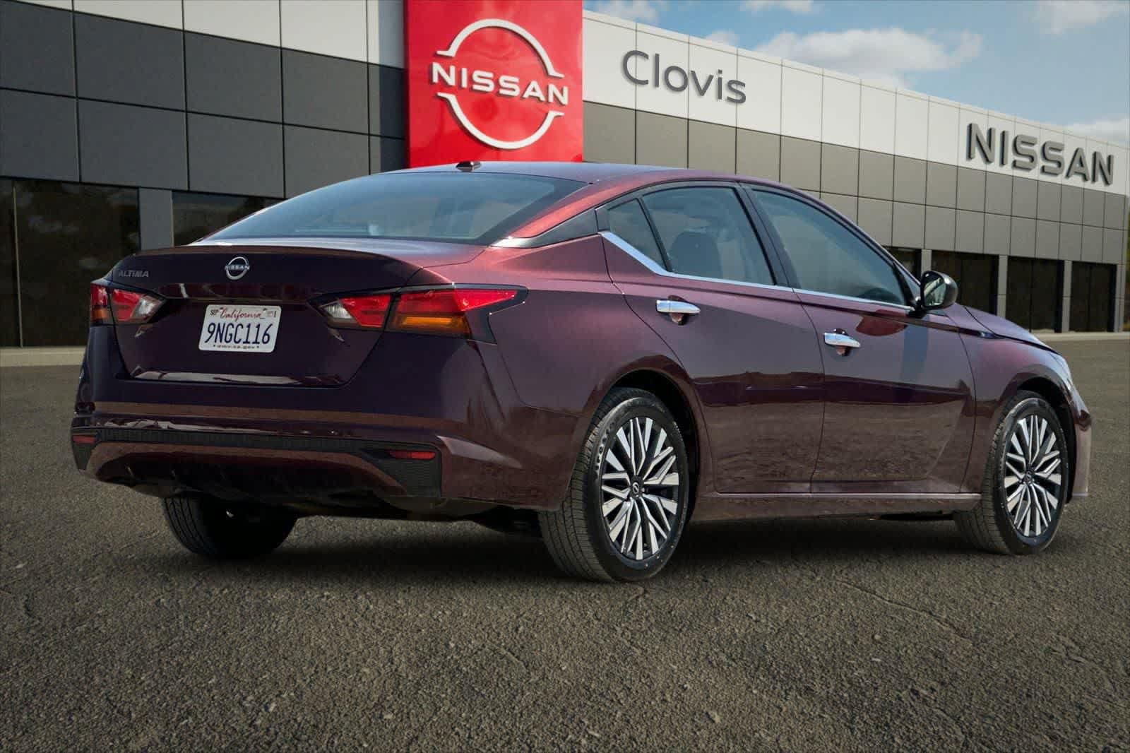 Used 2025 Nissan Altima 2.5 SV FWD image 3