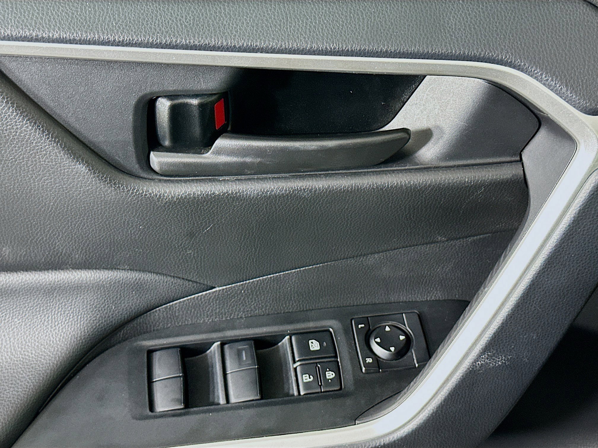 Used 2025 Toyota RAV4 LE image 15