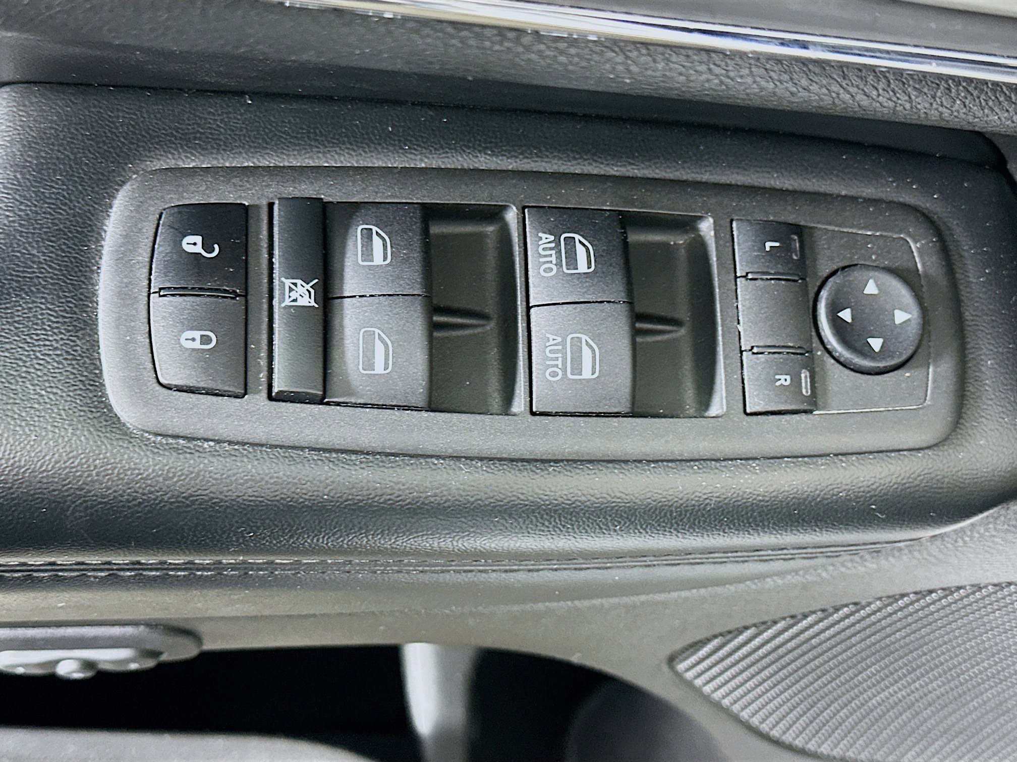 Used 2021 Jeep Grand Cherokee Limited w/ Luxury Group II image 15