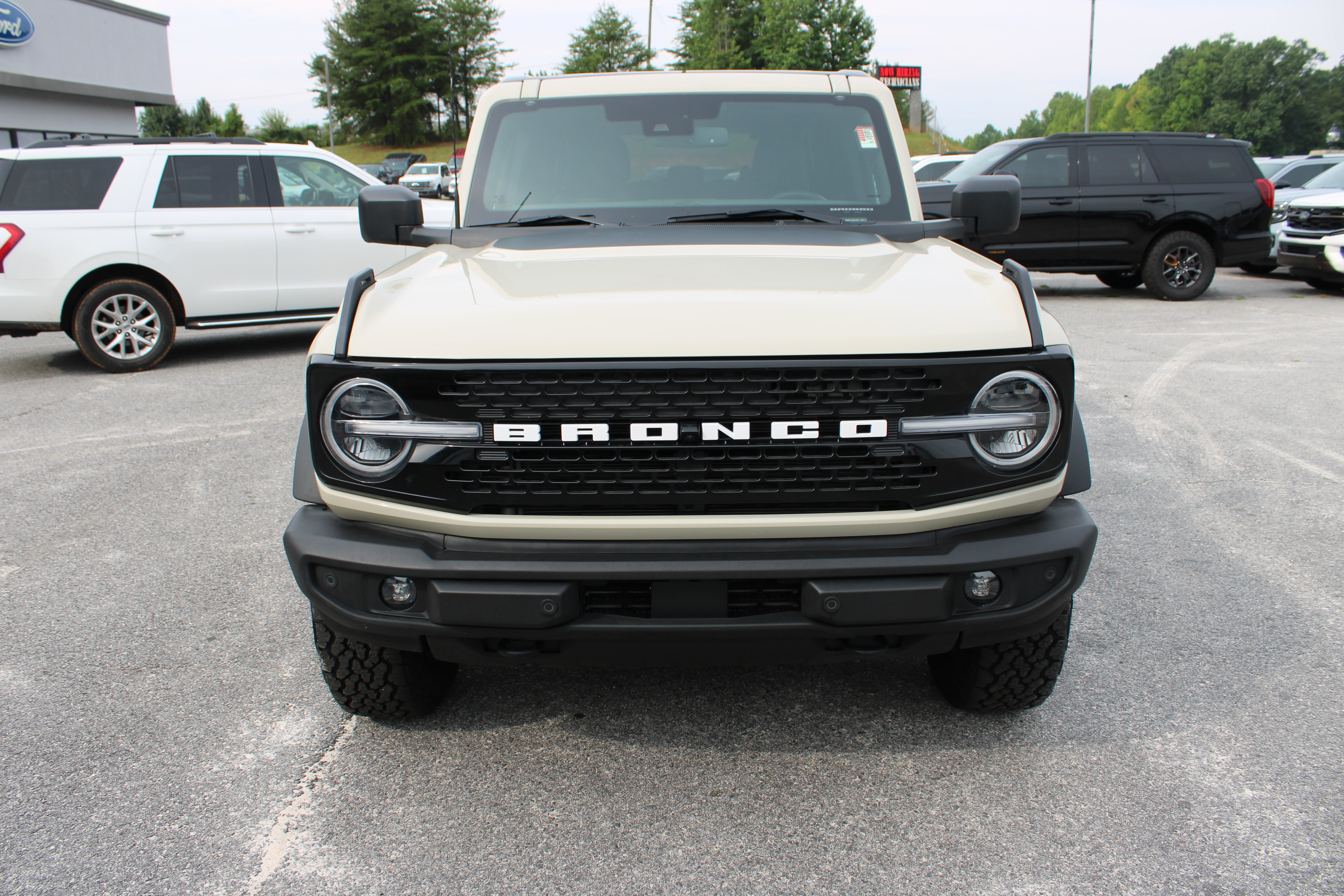Used 2026 Ford Bronco Outer Banks AWD/4WD image 3
