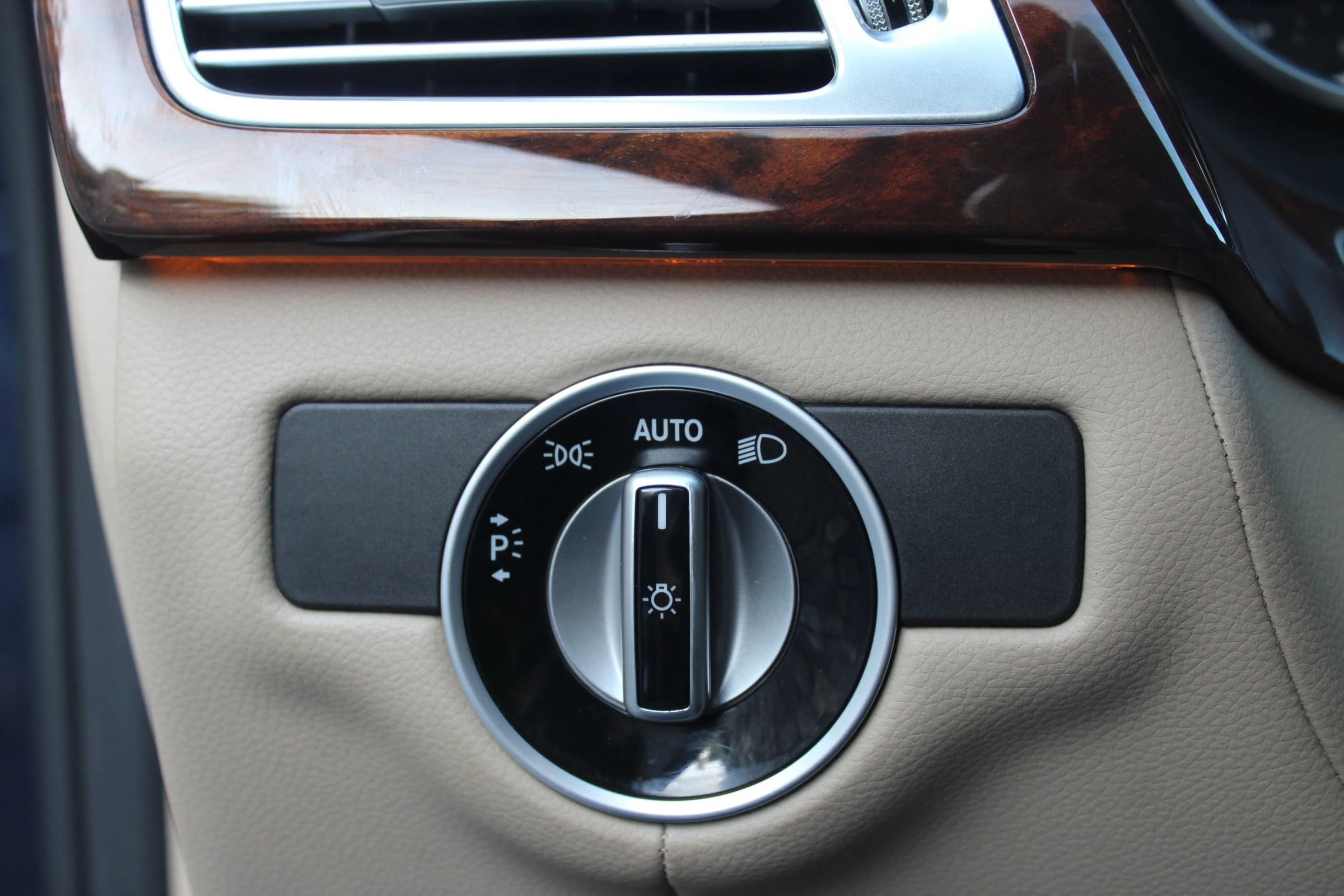 Used 2014 Mercedes-Benz CLS 550 CLS 550 4MATIC Coupe 4D image 27