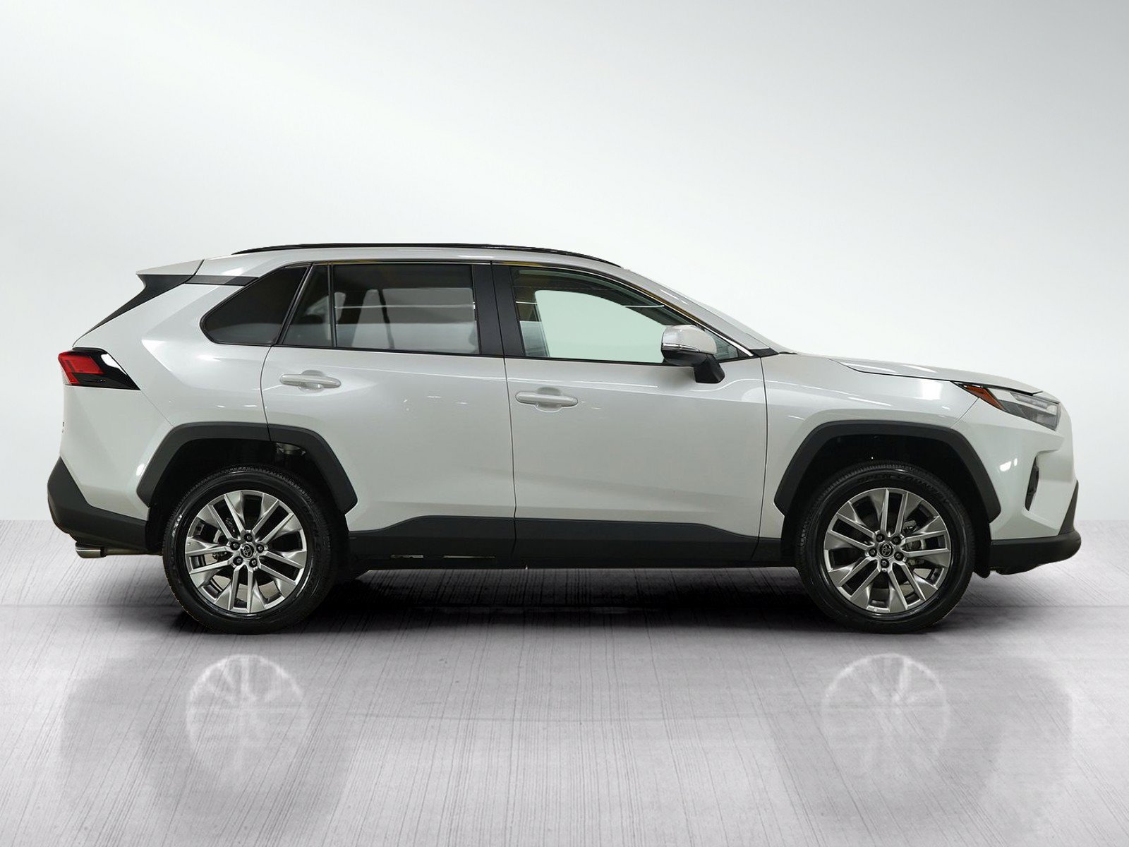 Used 2025 Toyota RAV4 XLE Premium AWD/4WD image 6