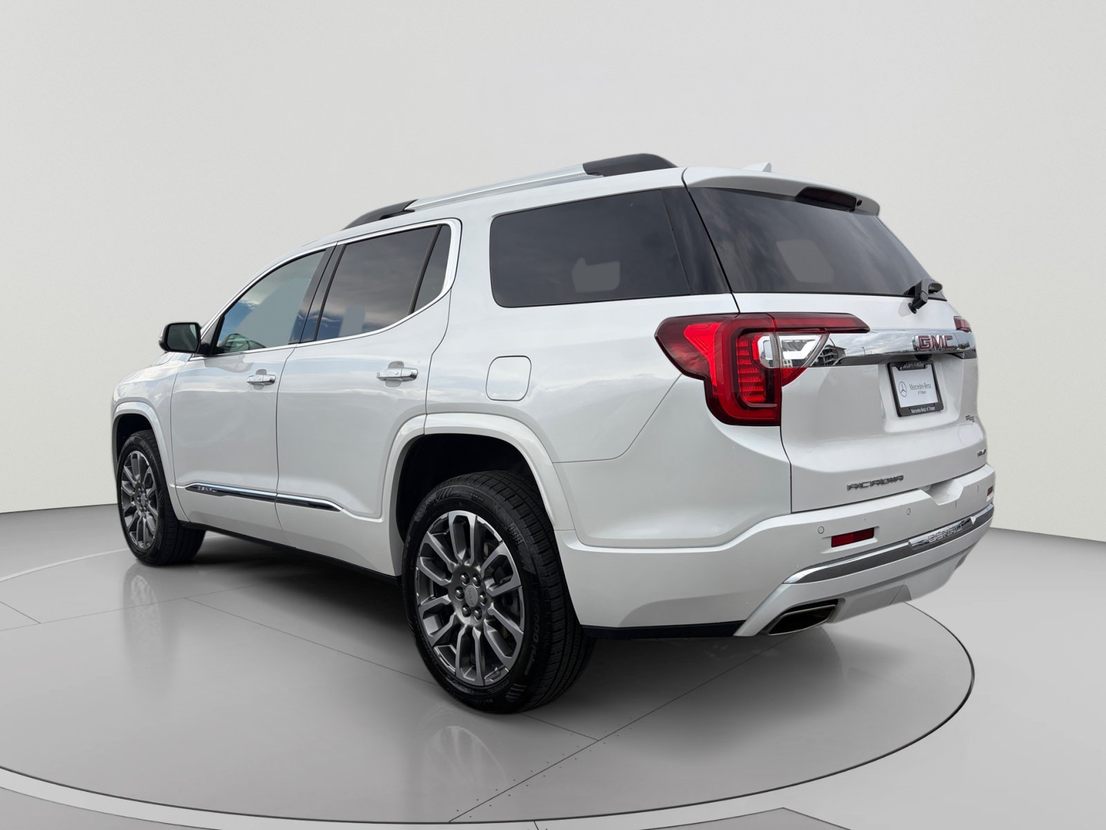 Used 2023 GMC Acadia Denali AWD/4WD image 3