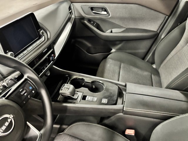Used 2023 Nissan Rogue SV image 16