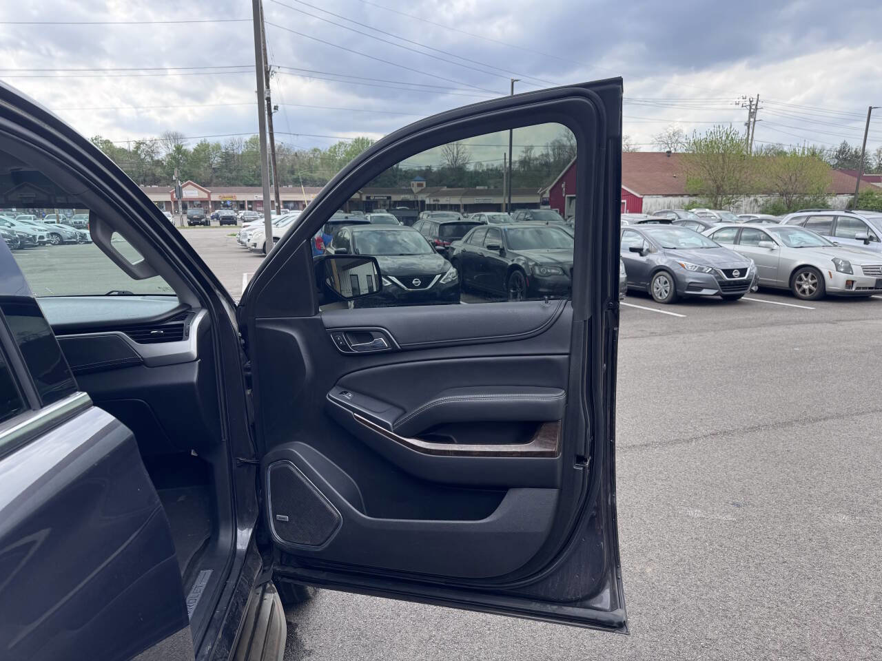 Used 2018 Chevrolet Suburban LT image 15