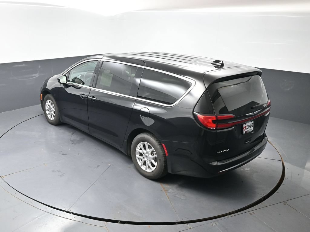 Used 2024 Chrysler Pacifica Touring-L FWD image 54