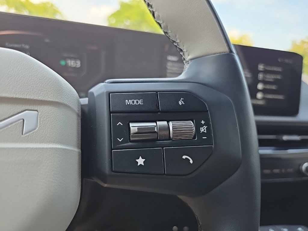 Certified 2025 Kia EV6 GT-Line AWD/4WD image 18