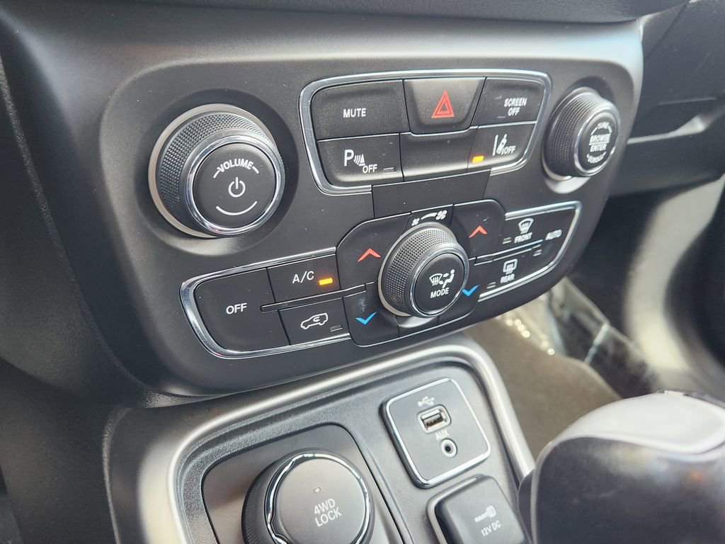 Used 2018 Jeep Compass Latitude w/ Popular Equipment Group image 10
