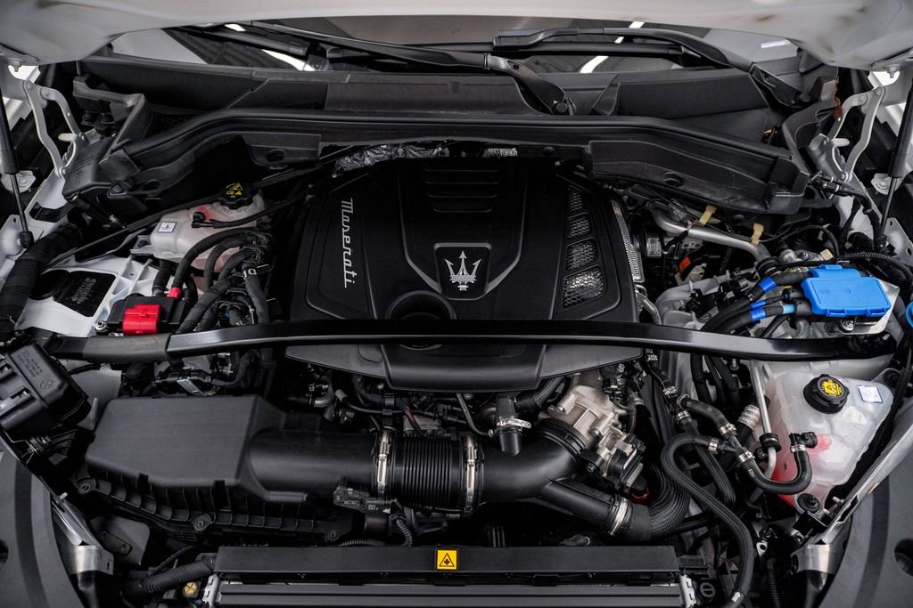 Certified 2023 Maserati Grecale Modena image 27