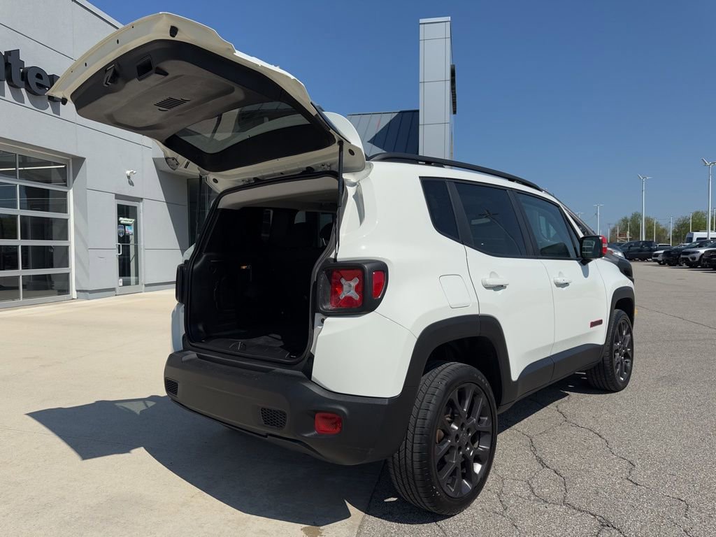 Used 2023 Jeep Renegade Latitude w/ Sun/Sound Group AWD/4WD image 16