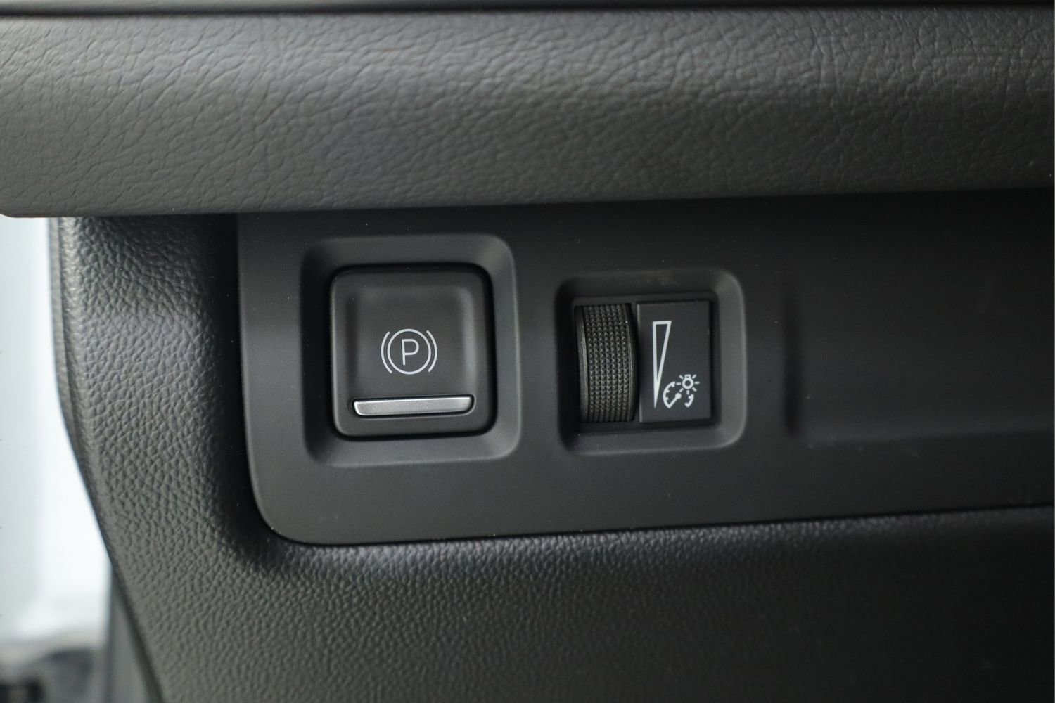 Certified 2024 Cadillac XT4 Premium Luxury image 25