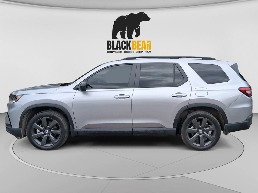 Used 2025 Honda Pilot Sport image 6