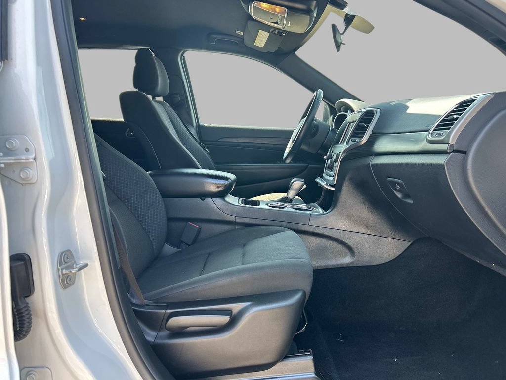 Used 2020 Jeep Grand Cherokee Laredo AWD/4WD image 18