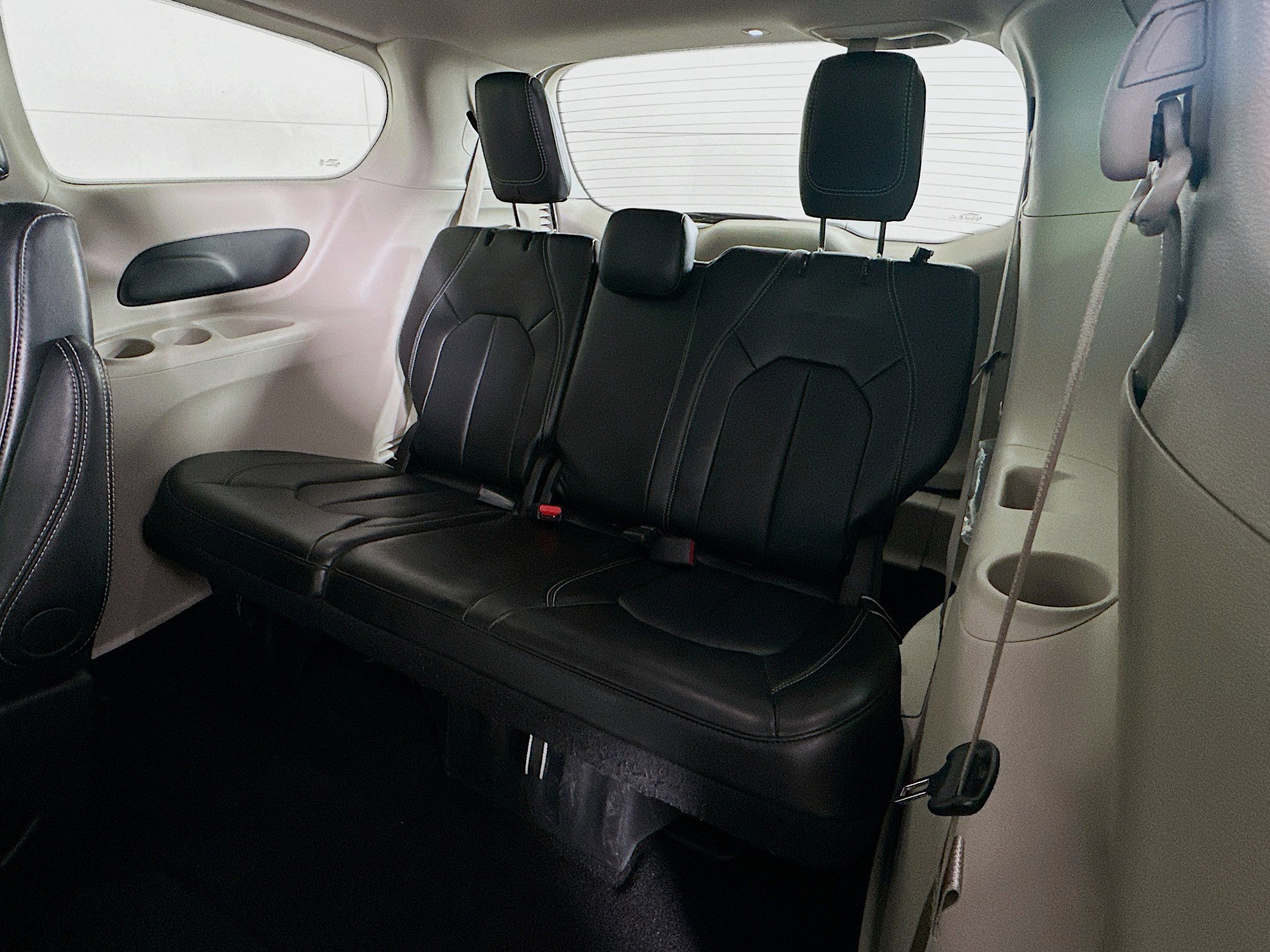 Used 2024 Chrysler Pacifica Touring-L image 28