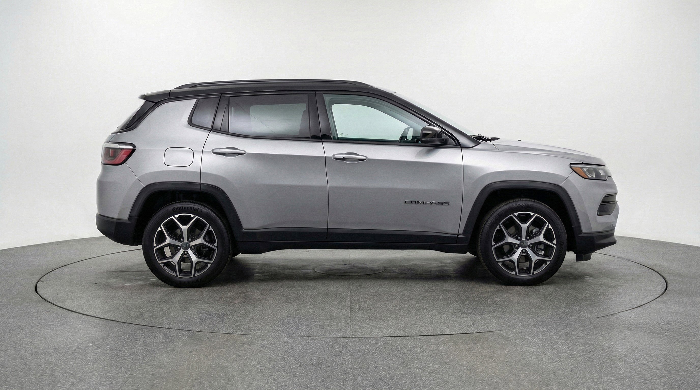 Used 2025 Jeep Compass Limited image 11