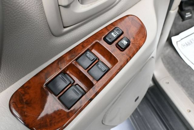 Used 2005 Toyota Sequoia Limited AWD/4WD image 18