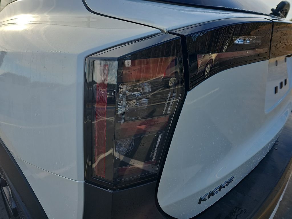 New 2026 Nissan Kicks SR FWD image 36