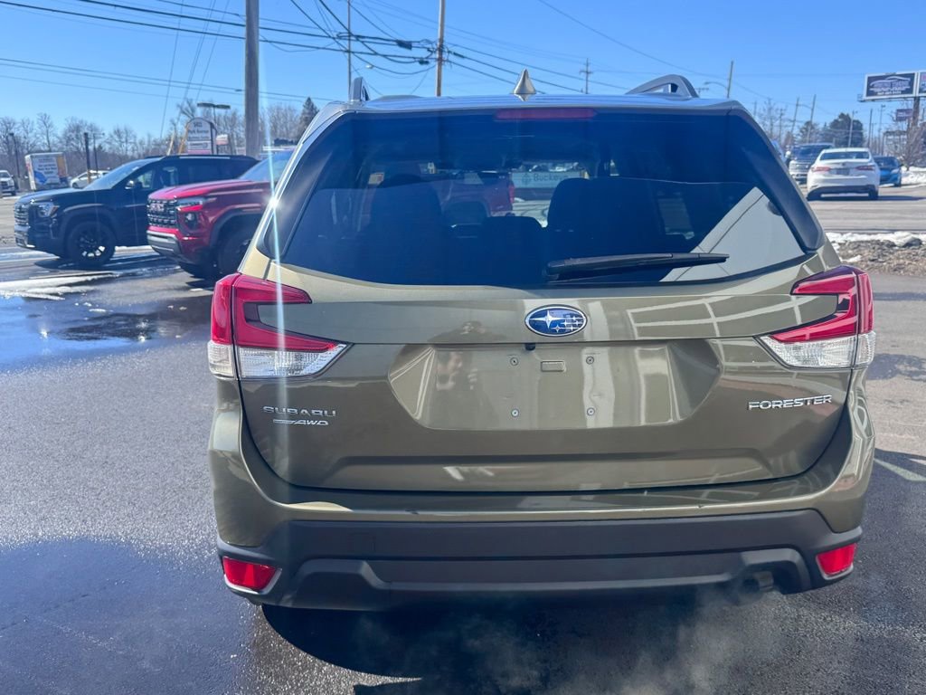 Used 2022 Subaru Forester Premium image 4
