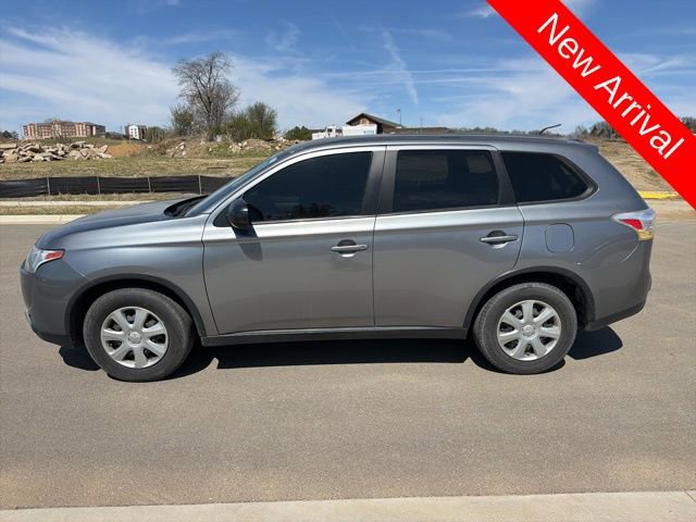 Used 2015 Mitsubishi Outlander ES image 6