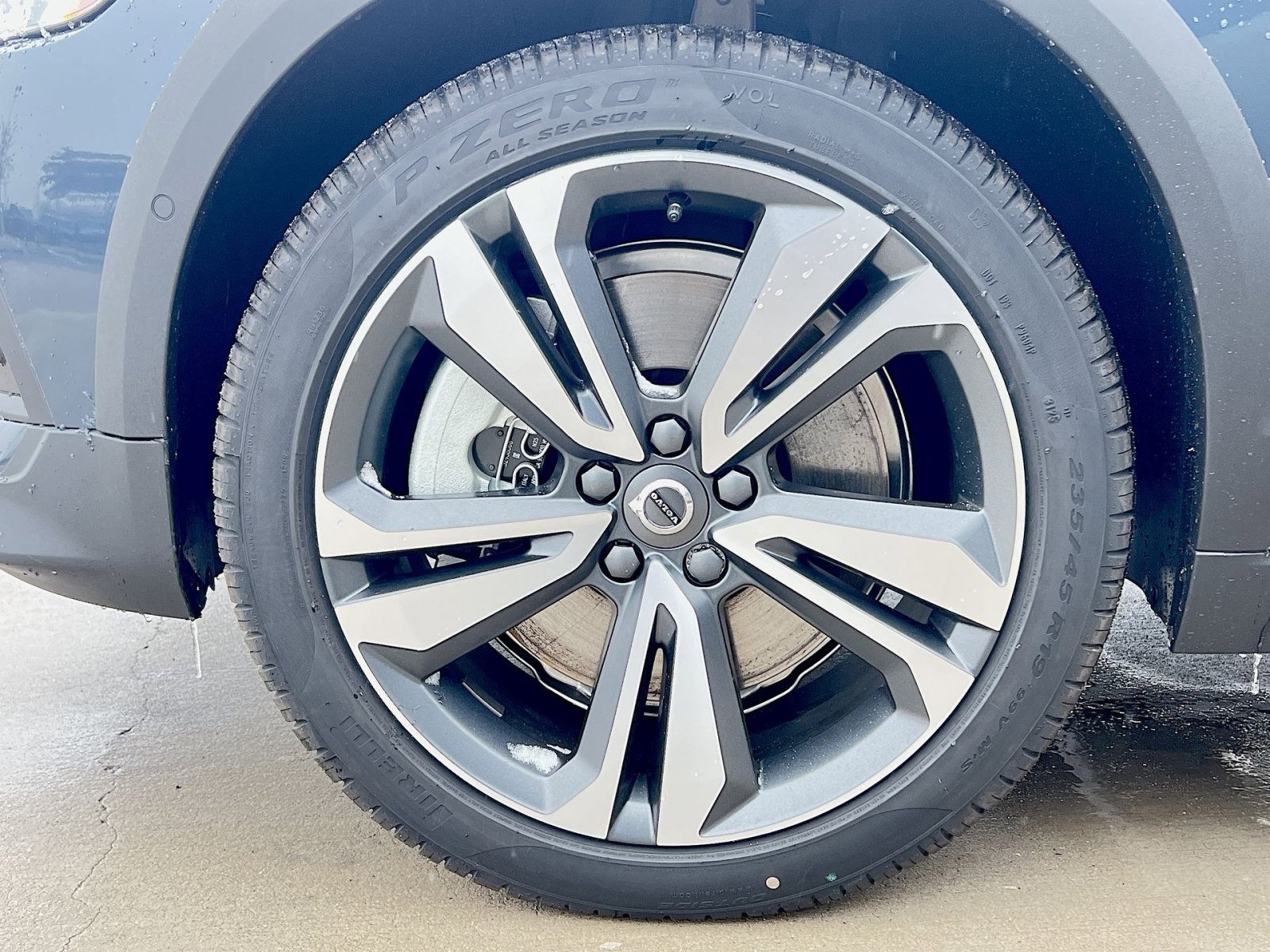 New 2026 Volvo V60 B5 Cross Country Plus w/ Protection Package Premier image 12