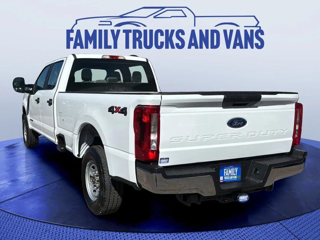 Used 2022 Ford F250 XL w/ Power Equipment Group AWD/4WD image 3