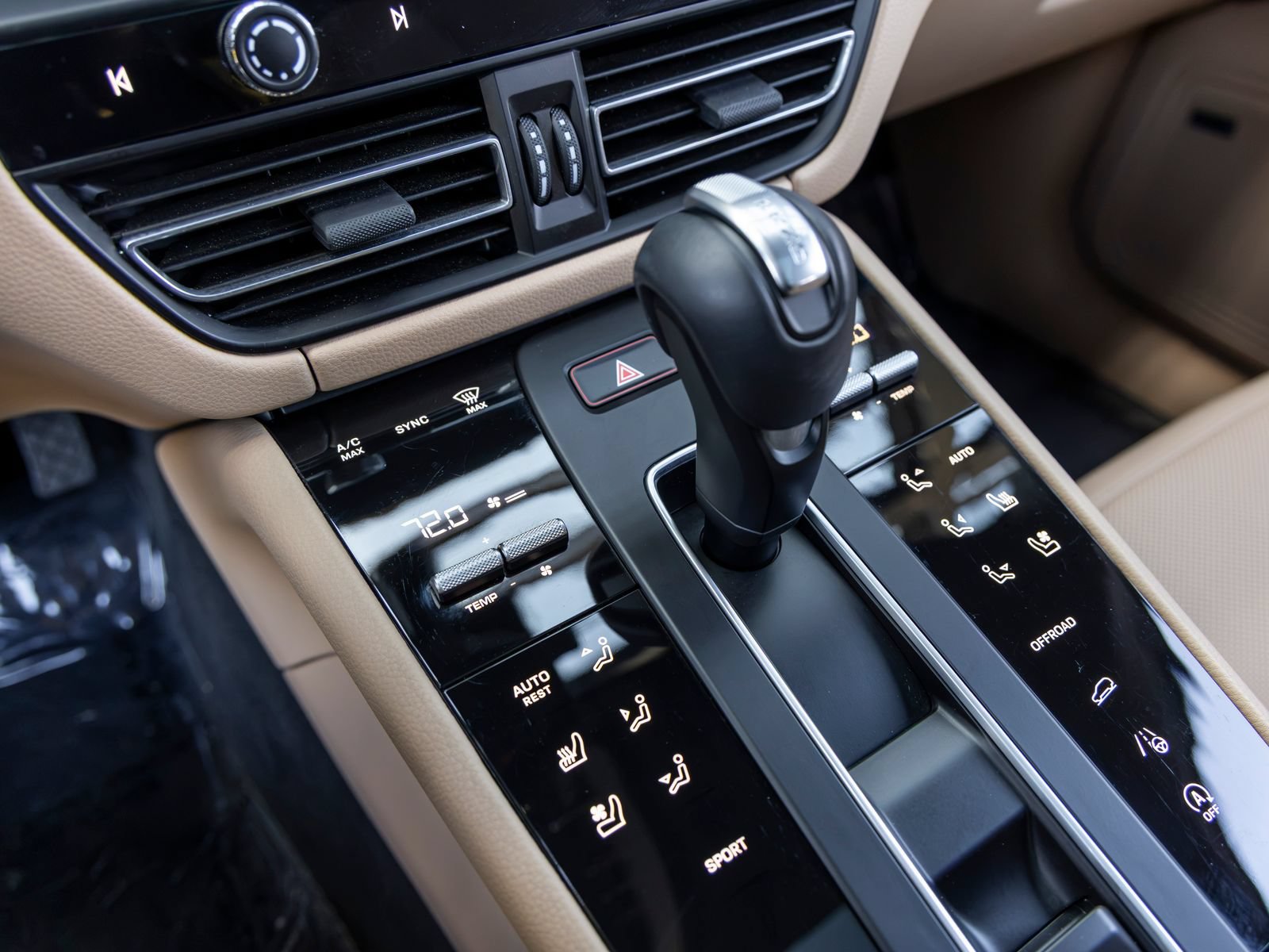Certified 2026 Porsche Macan AWD/4WD image 45
