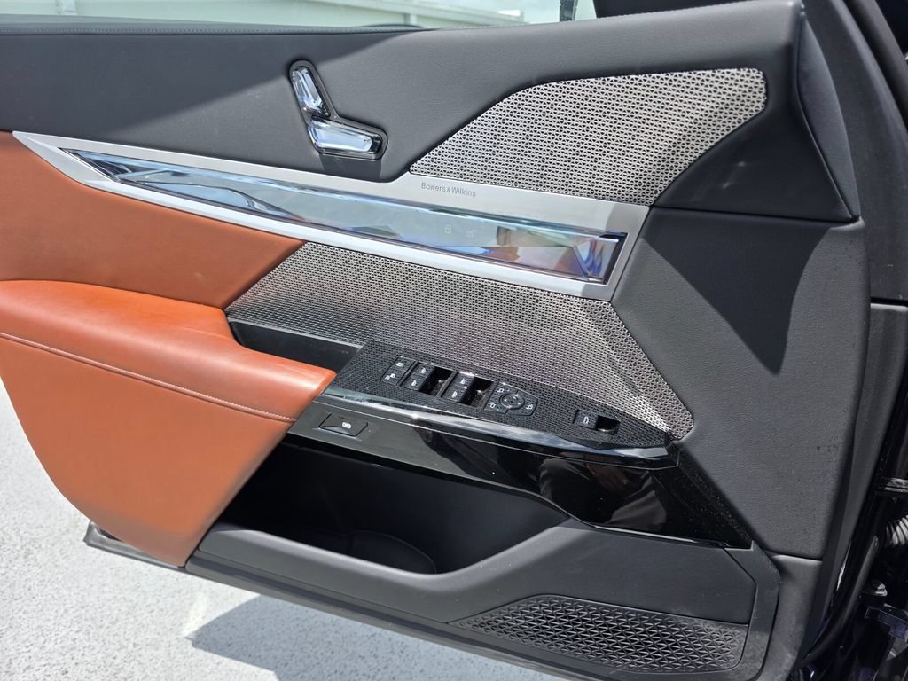 Certified 2023 BMW 760i xDrive AWD/4WD image 19