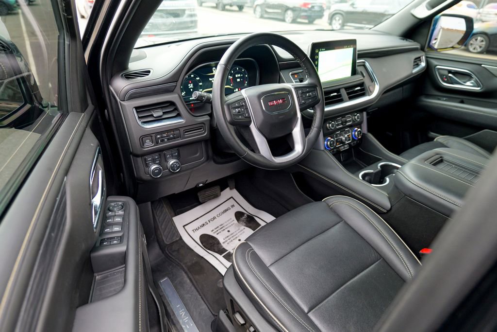 Used 2023 GMC Yukon XL SLT w/ SLT Premium Package image 16