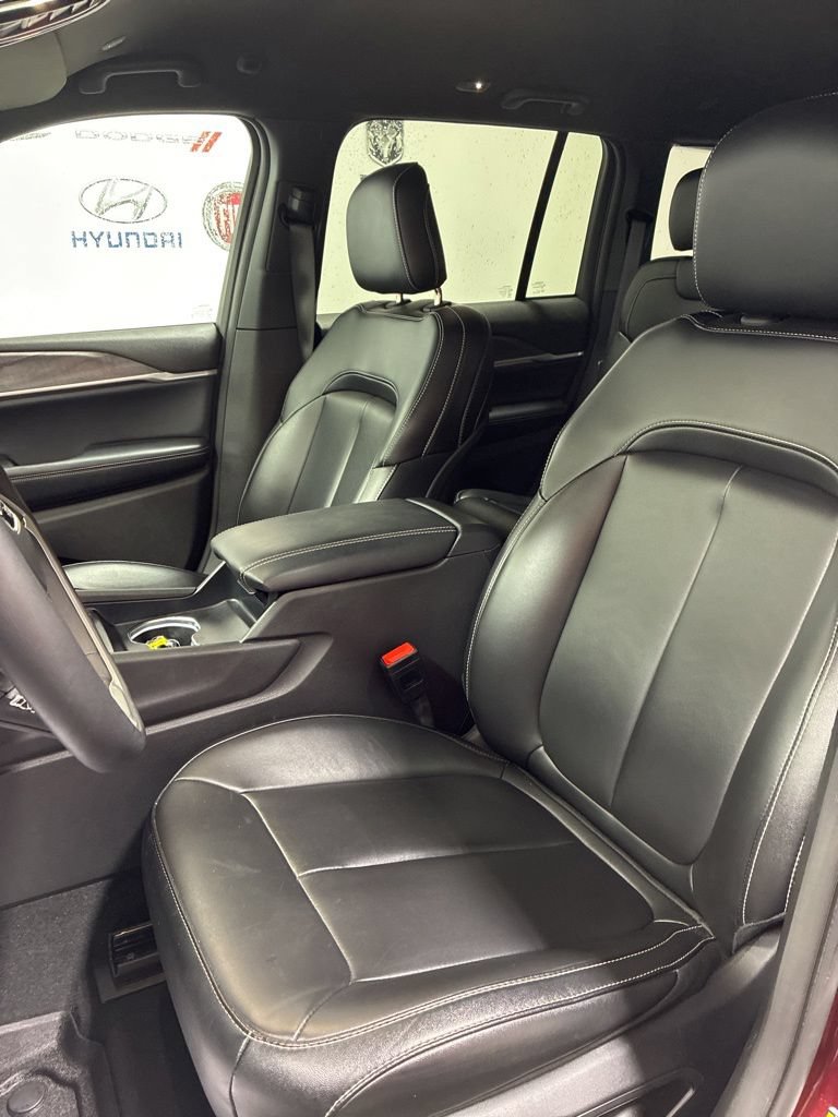 Used 2024 Jeep Grand Cherokee Limited AWD/4WD image 10