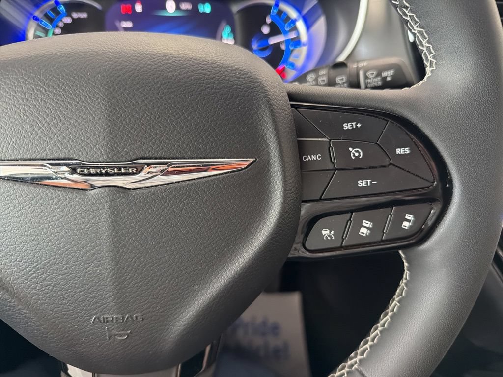 Used 2023 Chrysler Pacifica Touring-L w/ S Appearance Package FWD image 11