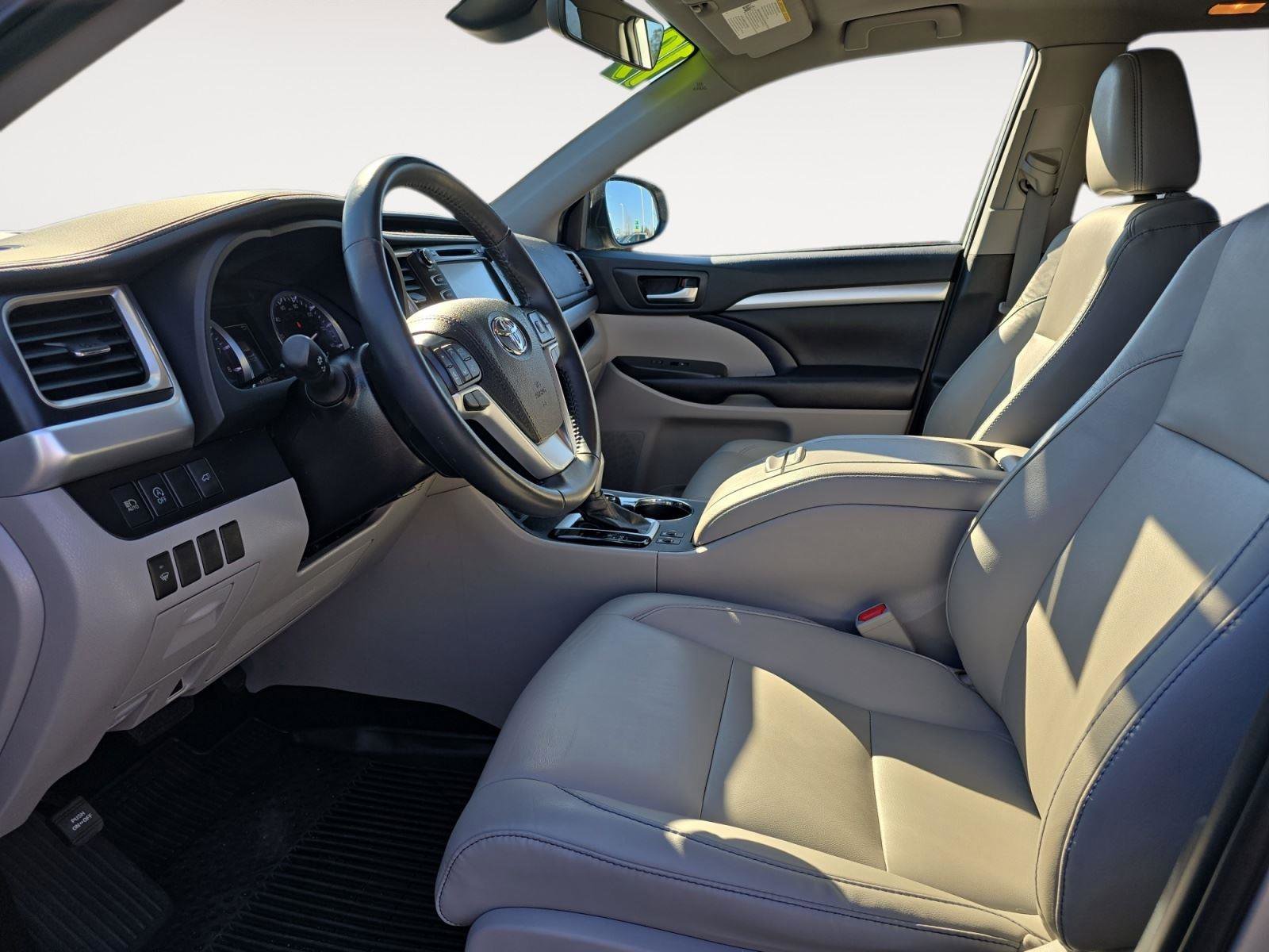 Used 2019 Toyota Highlander XLE image 10