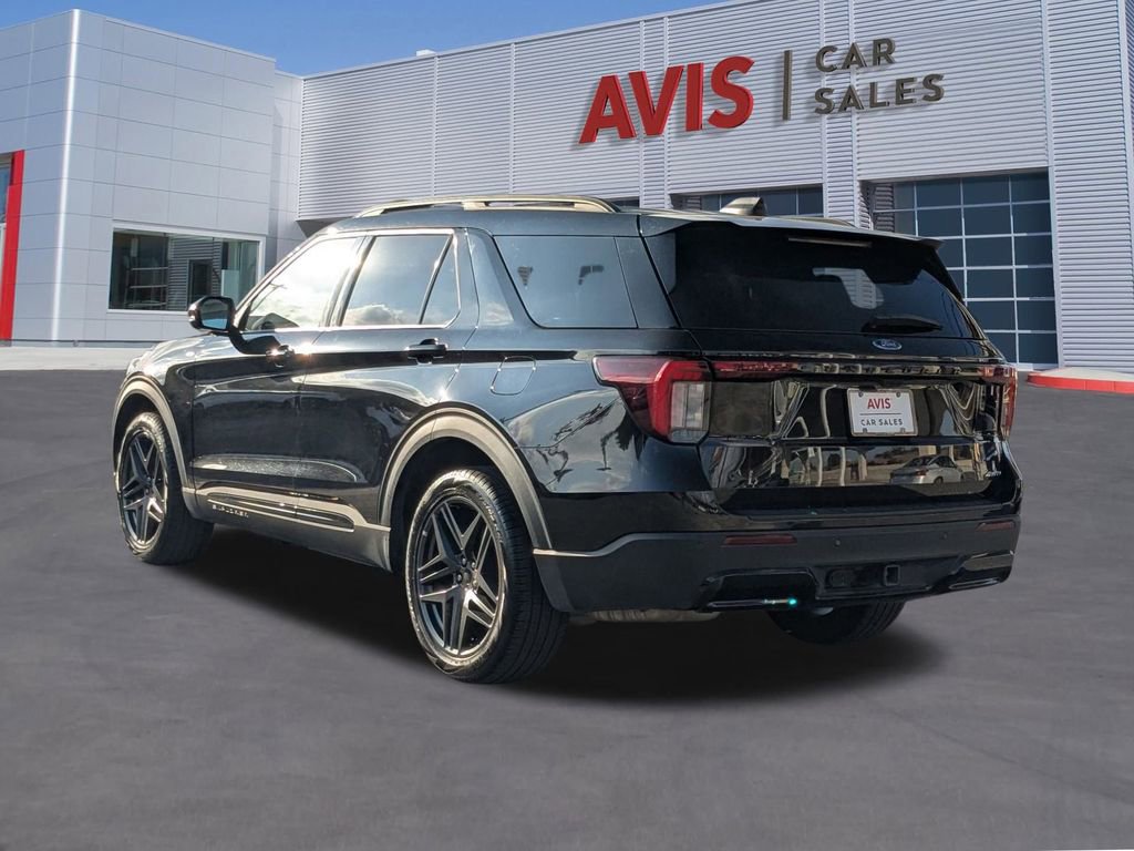 Used 2025 Ford Explorer ST-Line w/ ST-Line Street Pack image 3