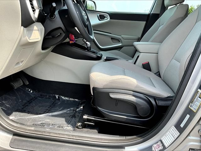 Certified 2025 Kia Soul LX w/ LX Technology Package FWD image 40