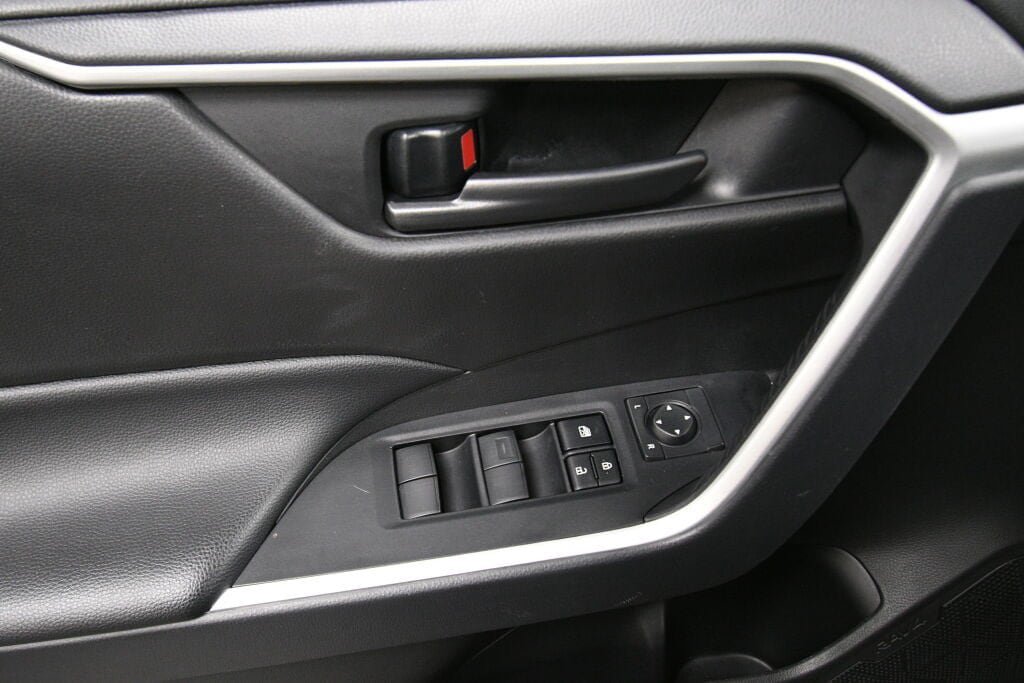 Certified 2025 Toyota RAV4 LE FWD image 11