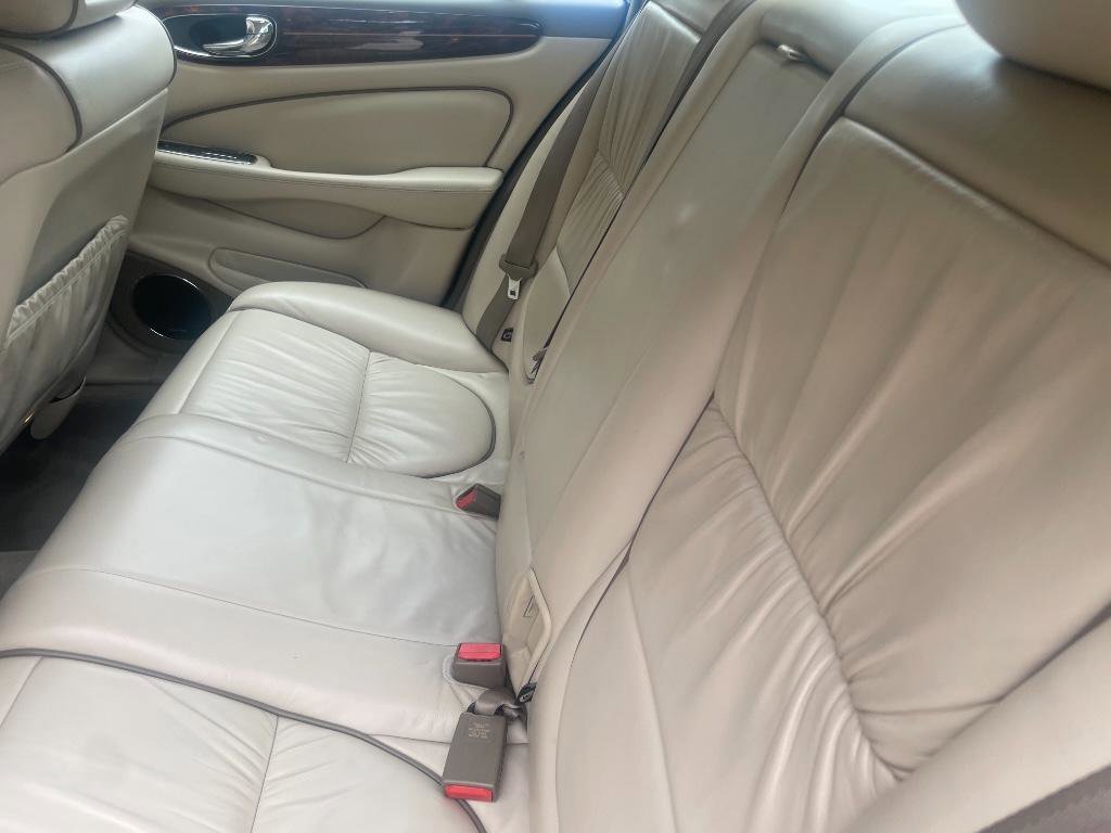 Used 2004 Jaguar XJ8 XJ8 Vanden Plas image 28