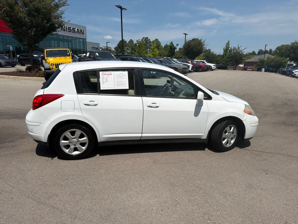 Used 2007 Nissan Versa Hatchback w/ Convenience Pkg FWD image 8